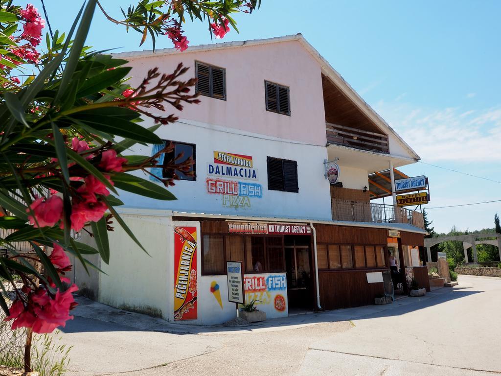 Studio Apartment Maslina กอร์นยิ คาริน ภายนอก รูปภาพ
