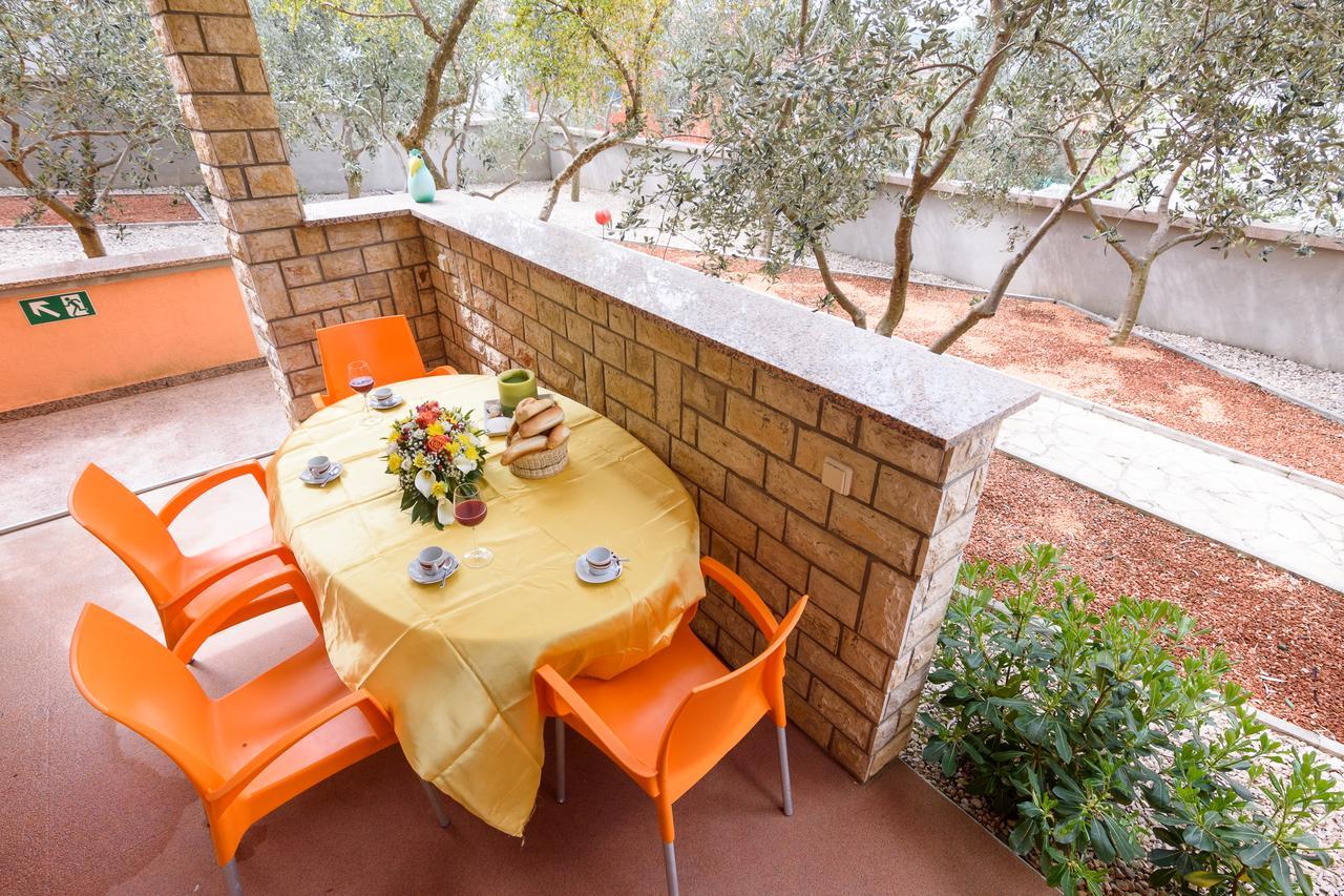 Studio Apartment Maslina กอร์นยิ คาริน ภายนอก รูปภาพ